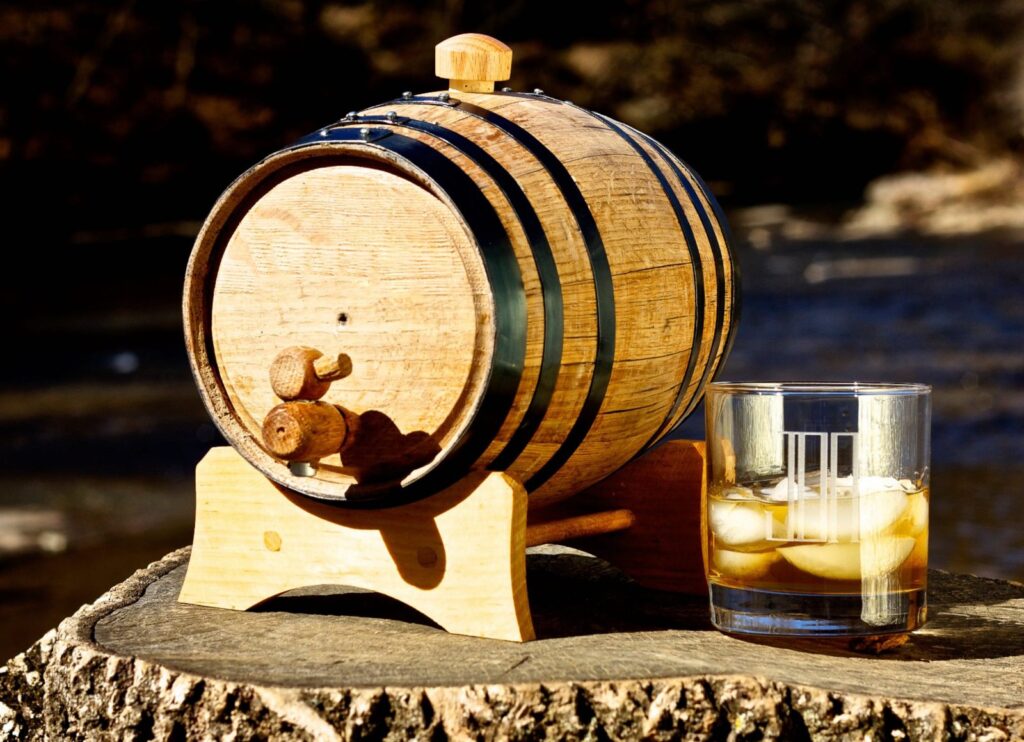Thùng rượu gỗ sồi nhập khẩu rất quan trọng trong việc ủ rượu vang